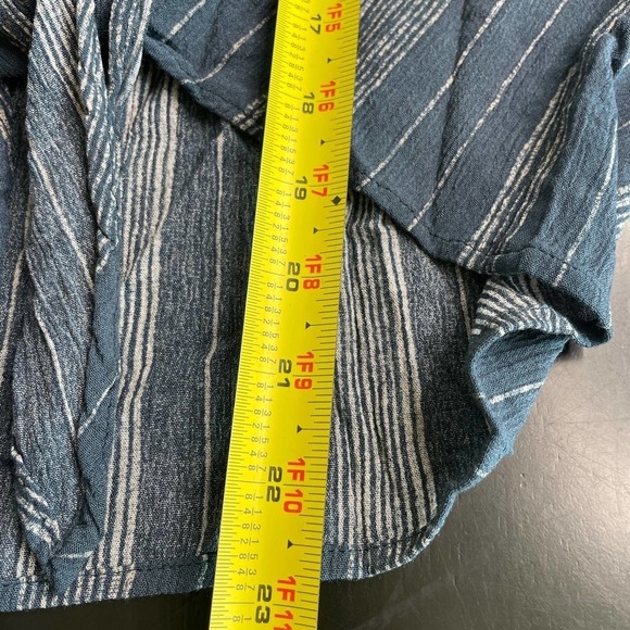 Banyan Tree Blue Cropped Flowy Tie Boho Flutter Sleeve Top Shirt Size Large - Picture 8 of 8